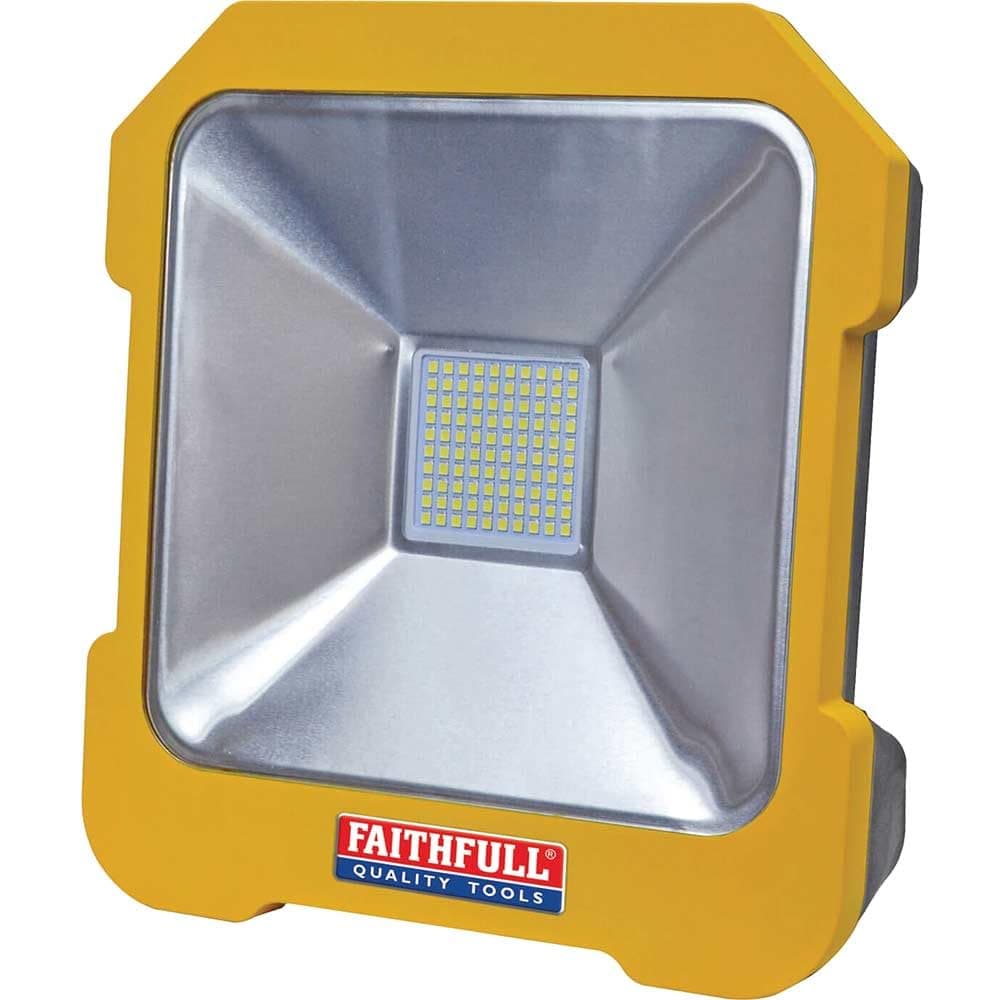FPPSLTL20L LED Task Light Low Voltage 110V 20W. With Power Take Off and Linkable Up To 15 Units