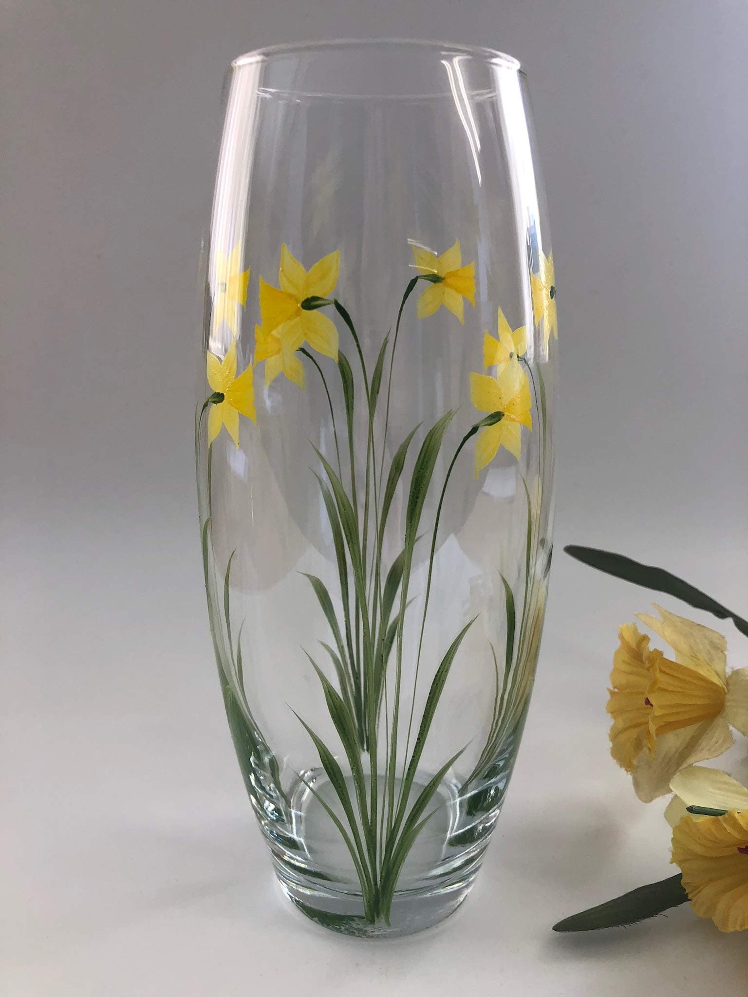 Large individually hand painted Barrel Vase Daffodil Design